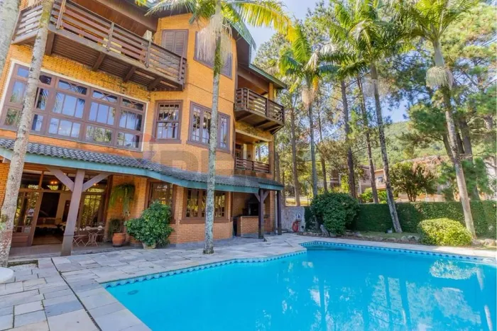 Vende-se casa de condomínio no Alphaville 10 , com 852 m² , 5 quartos, 4 vagas ! Valor R$ 