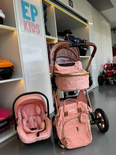 Carrinho de Bebê Modelo Europeu, cor de rosa