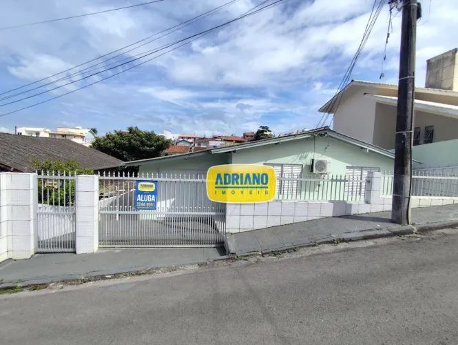 Casa com 2 dormitórios para alugar, 72 m² por R$ 2.578,62/mês - Capoeiras - Florianópolis/