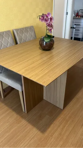 Venda de mesa com 4 cadeiras