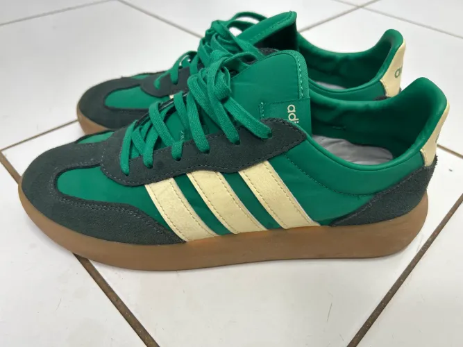 Tênis adidas