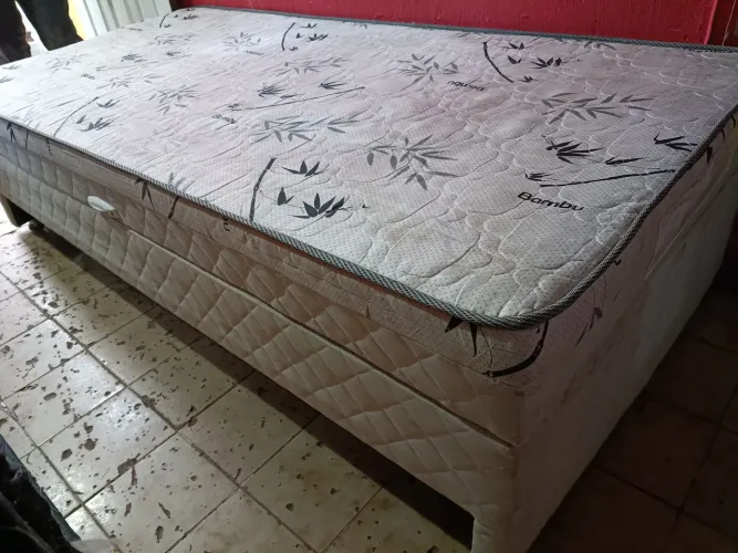 Cama box solteiro conjugado com baú...já tá higienizado 