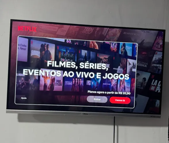 TV SMART 32 POLEGADAS EM EXCELENTE ESTADO