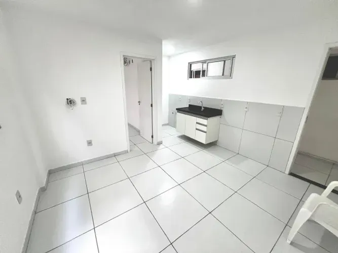 Alugo apartamento ventilado em Candelária próximo a UFRN e Natal Shopping.