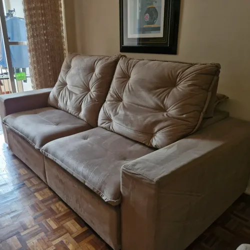 Lindo sofá retrátil 2,40m veludo bege. Aceito proposta.
