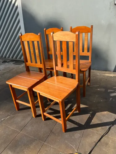 Cadeiras de Madeira maciça por unidades de fábrica novas. Entregamos
