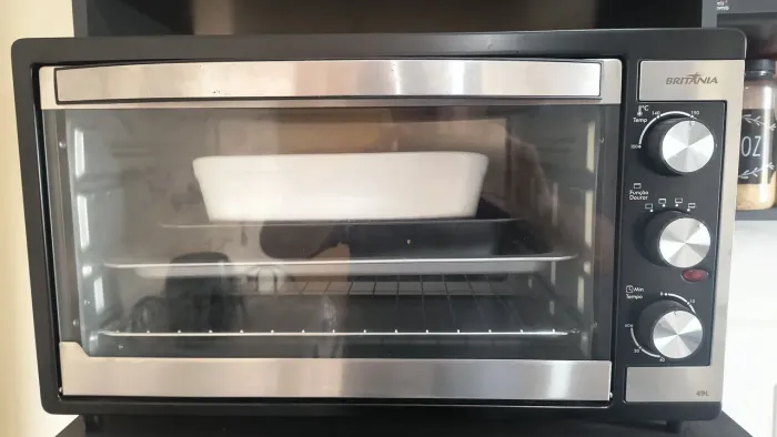 Forno elétrico Britânia 49l usado só uma vez.