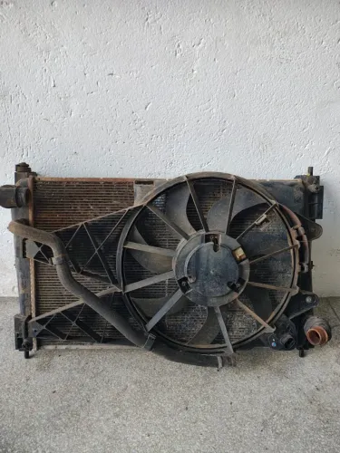 Radiador com Ventoinha Fiat Linea 1.8 1.9 2008 a 2012 Original