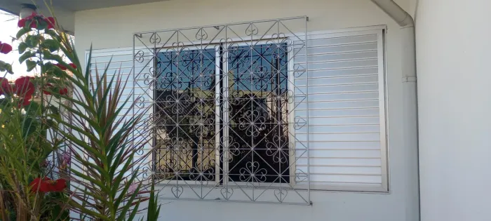 Janelas de alumínio com veneziana 