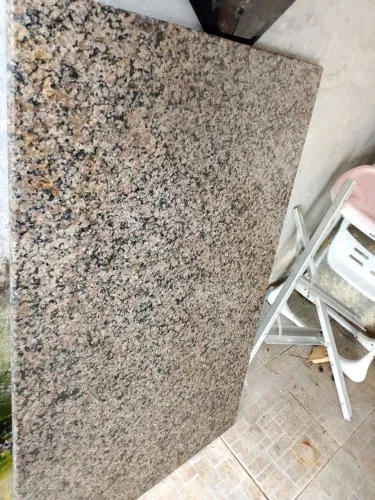 Pedra de mármore medida 80 por 120 para mesa de quatro cadeiras