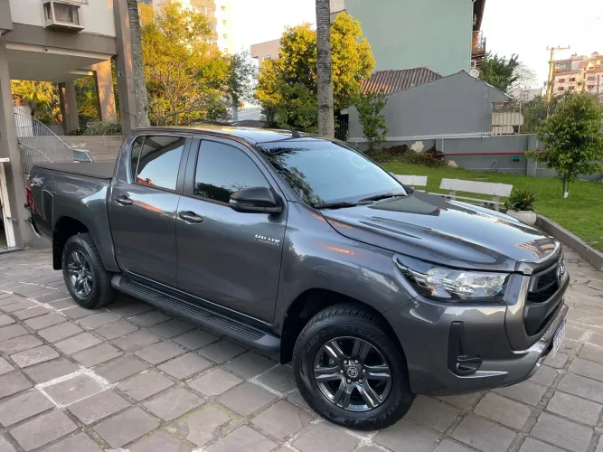 Toyota Hilux CD SR 4X4 2.8 TDI Diesel Aut. 2025