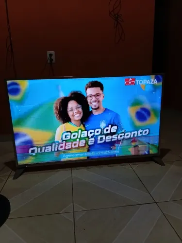 Tv de 50 polegadas ta apareceu essas listras nela sai o áudio normal