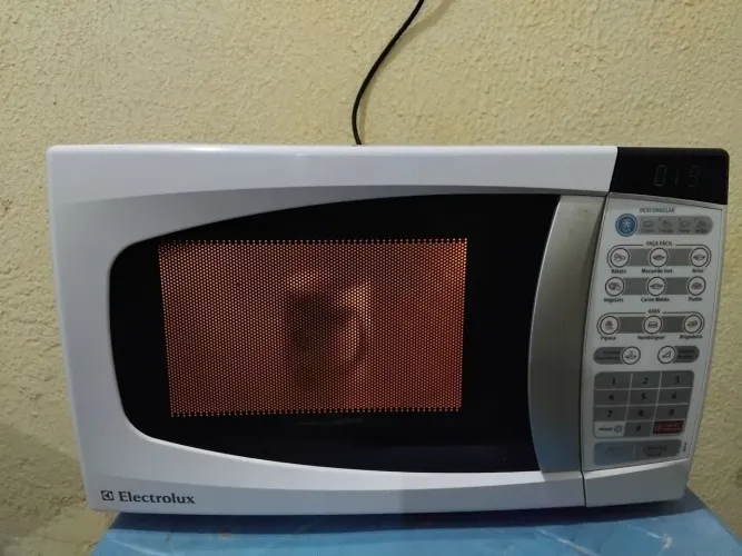 Microondas Electrolux 25L funcionando tudo 