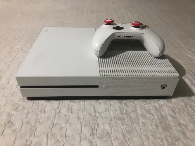 Xbox One S 365gb COM JOGOS