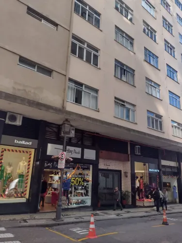 Imóvel para aluguel possui 21 metros quadrados com 1 quarto em Centro - Petrópolis - RJ