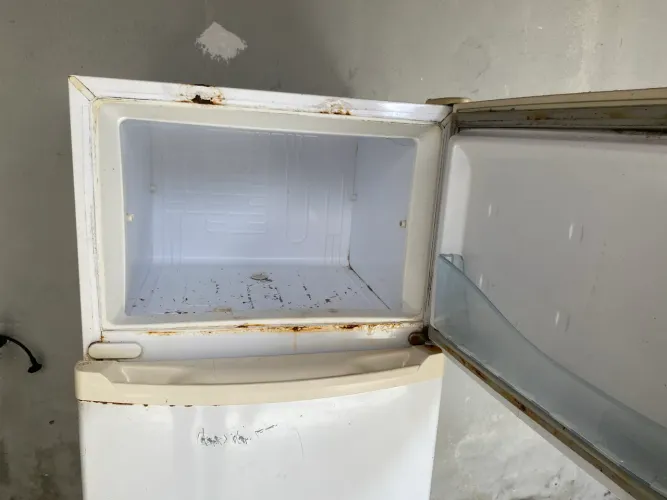 Geladeira para retirada de peças