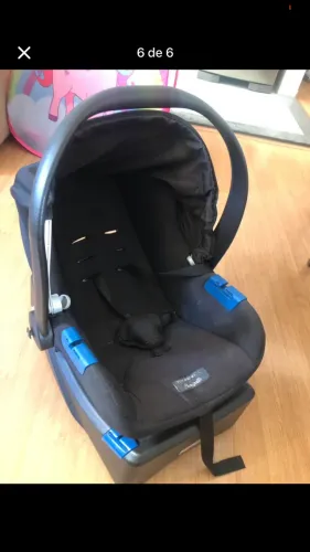 Bebê conforto com base para carro