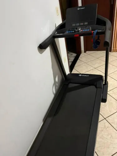 Vendo esteira proficional 3 elevações, não tem1 ano que comprei se usei muit 20 vzs 127 v