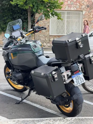 Conjunto de baús Gs 1300 Adventure Laterais e top case Excelente estado