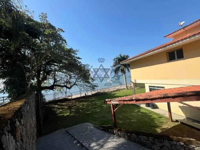 Casa Frente Mar 4 Suítes à Venda em São Francisco da Praia, São Sebastião  1089m² total, 1