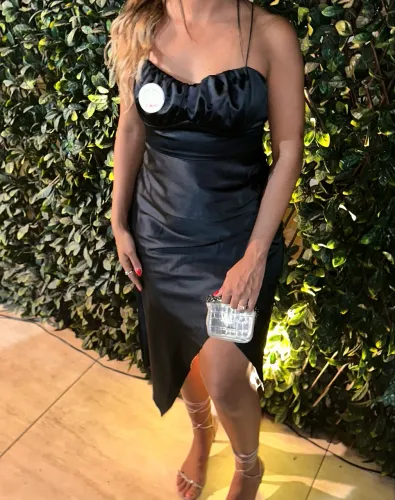 Vestido elegante midi em cetim