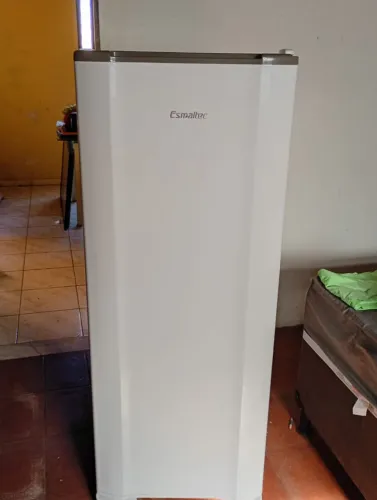Geladeira ESMALTEC