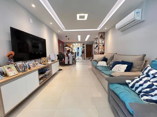 Apartamento à Venda com 4 Quartos, Varanda e 4 Vagas. Rua Marquês de Valença, Tijuca, Códi