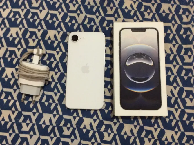 iPhone 16e