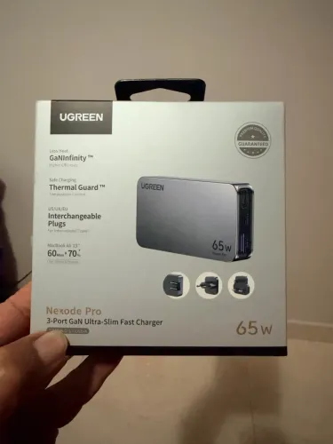 Carregando ugreen nexode pro 65w 3 porta ultra slim Fast charger