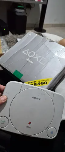 Playstation One com caixa original no estado