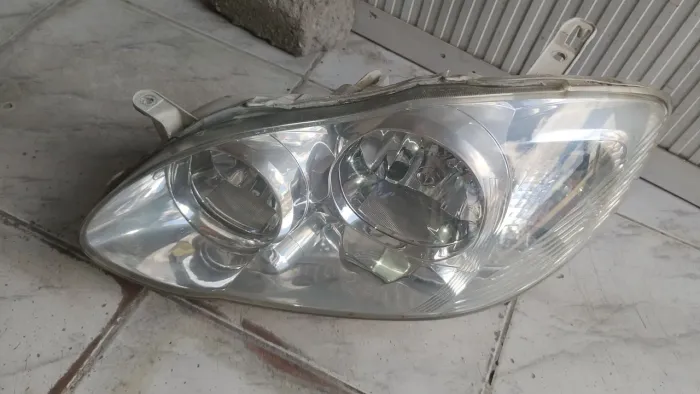 Vendo este farol original do Corolla pede beat lado do motorista