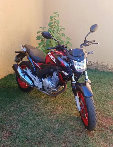 Vendo CB 250 twister CBS