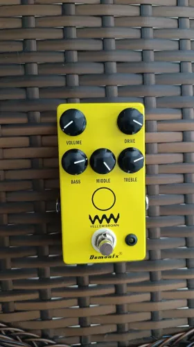 Pedal DemonFX Yellow Brown cópia JHS Charlie Brown V4