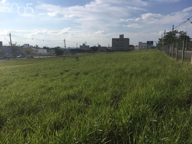 Terrenos à venda no Itu Novo Centro em Itu! Com 9.015,24m² de área total, em ótima localiz