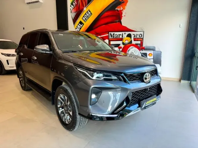 Toyota Hilux SW4 SRX Plat. 4X4 2.8 TB Die. Aut. 2024