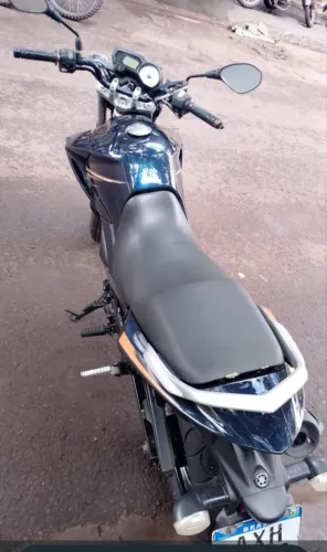 Vendo um moto fazer 250 cilindradas bem conservada