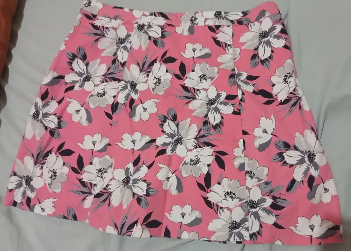 Saia Sakura Rosa Floral Hollister- Nunca usada