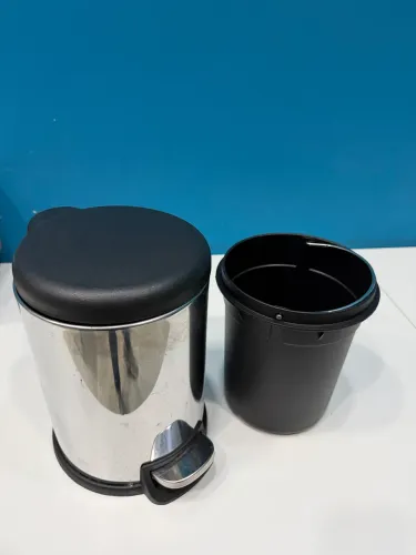 Lixeira Inox com Pedal e Balde Removível - Ótimo Estado