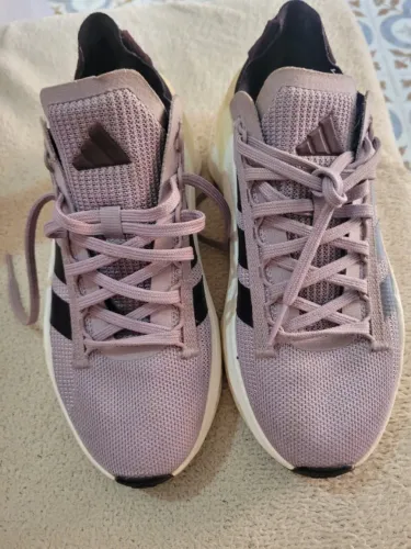 Tênis Adidas numeração 36