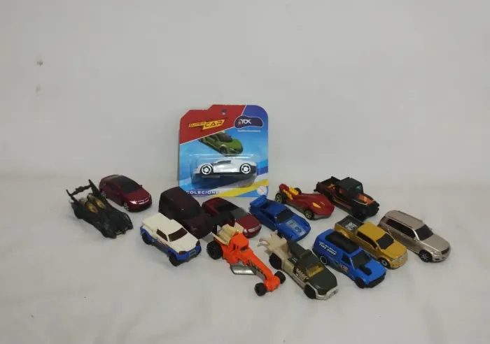 Mais hot wheels e maisto