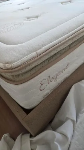 COLCHÃO QUEEN MARCA HERVAL SEMI NOVO SEM SINAL DE USO