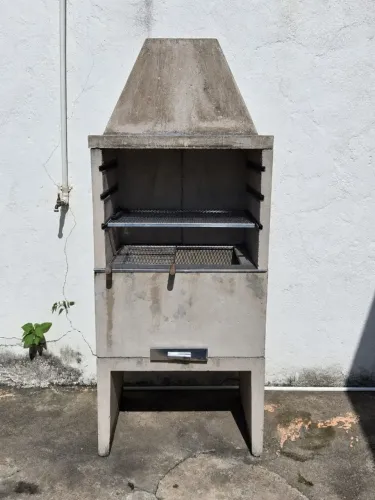 Churrasqueira pre moldada de concreto + grelhas