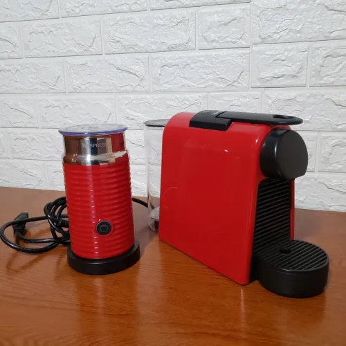 Cafeteira Essenza Mini vermelha + Aeroccino3 110volts