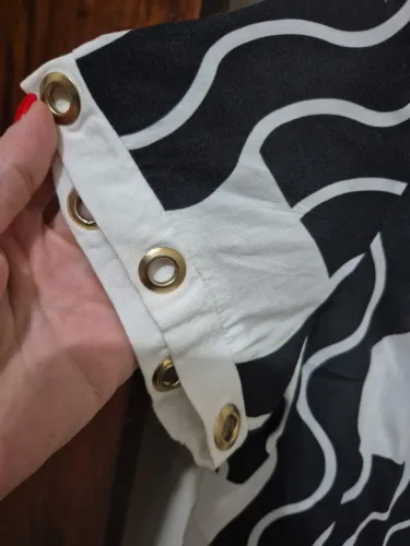 Blusa preta e branca 