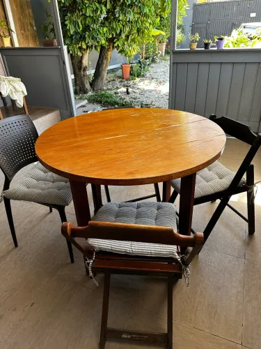 Mesa 4 lugares com cadeiras 