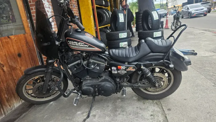 Harley-Davidson 883R carburada 