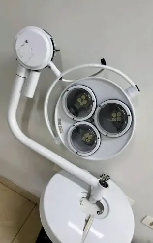 Foco cirúrgico de teto LED