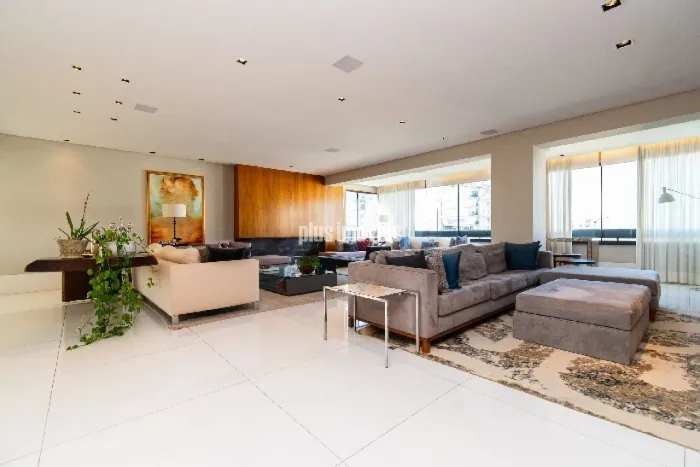 Vila Nova Conceição! 332,0m² 3 Suítes com Closet, 4 Vagas!