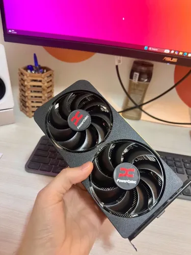 Placa de vídeo RX 9060 XT 8gb Power color - Em estado de nova!