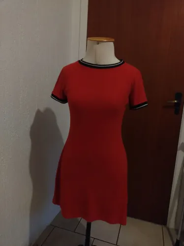 Vestido vermelho casual, tamanho P da marca Bluesteel